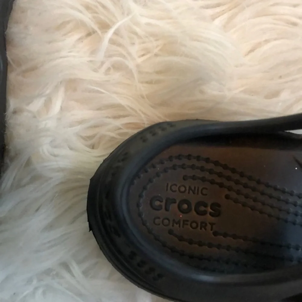Iconic crocs gray and lime green size J2